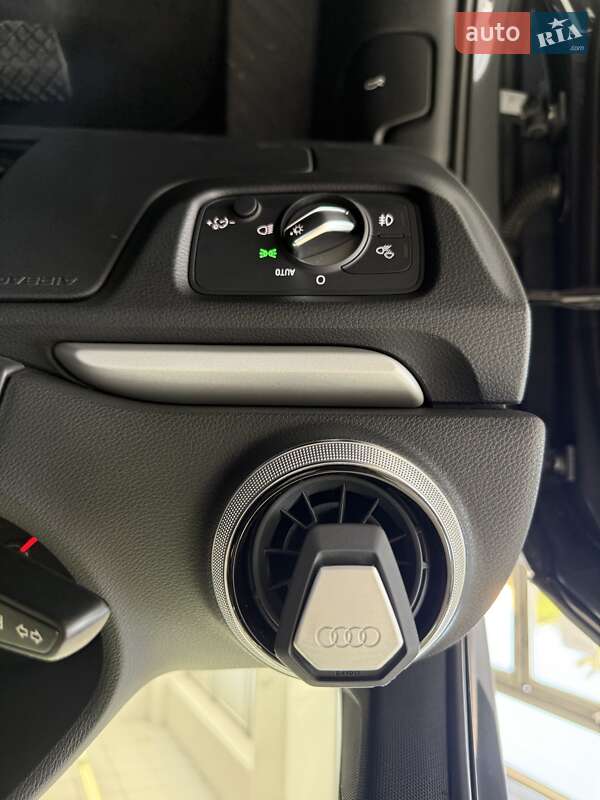 Седан Audi A3 2019 в Черновцах