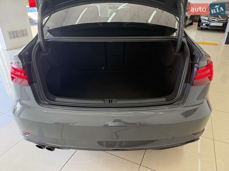 Седан Audi A3 2019 в Черновцах
