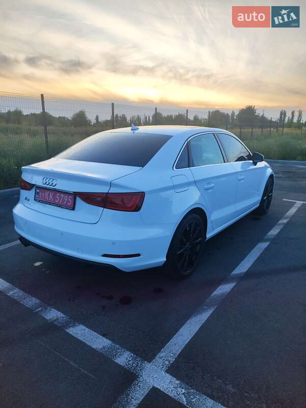 Седан Audi A3 2016 в 