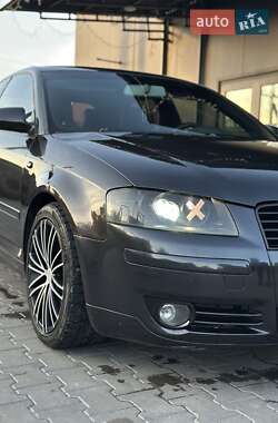 Хэтчбек Audi A3 2004 в 