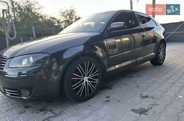 Хэтчбек Audi A3 2004 в 