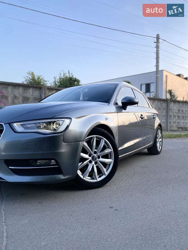 Хэтчбек Audi A3 2016 в Киеве