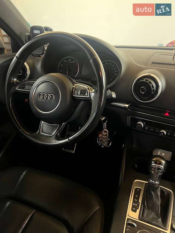 Седан Audi A3 2015 в Самборі
