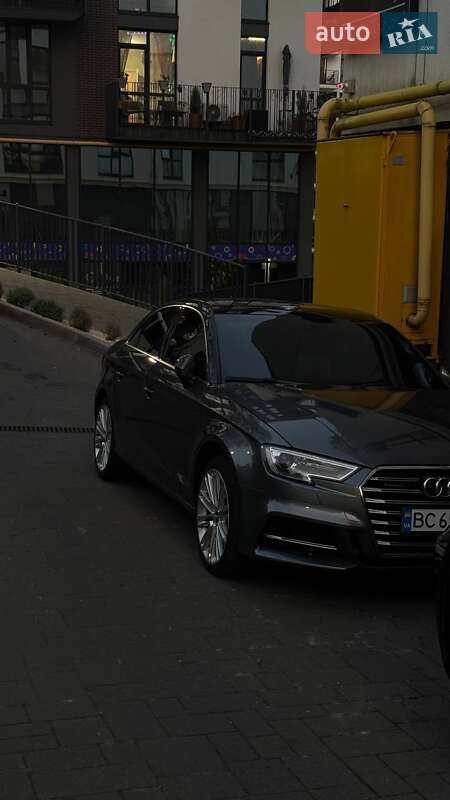Седан Audi A3 2018 в Львове