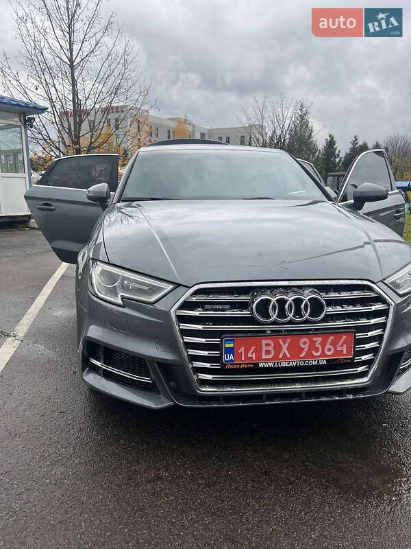 Седан Audi A3 2018 в Львове