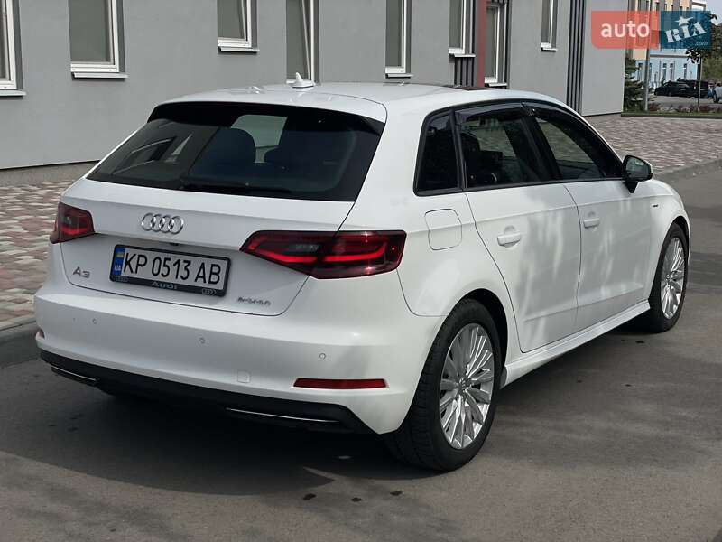 Хэтчбек Audi A3 2016 в Днепре