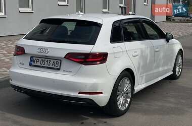 Хетчбек Audi A3 2016 в 