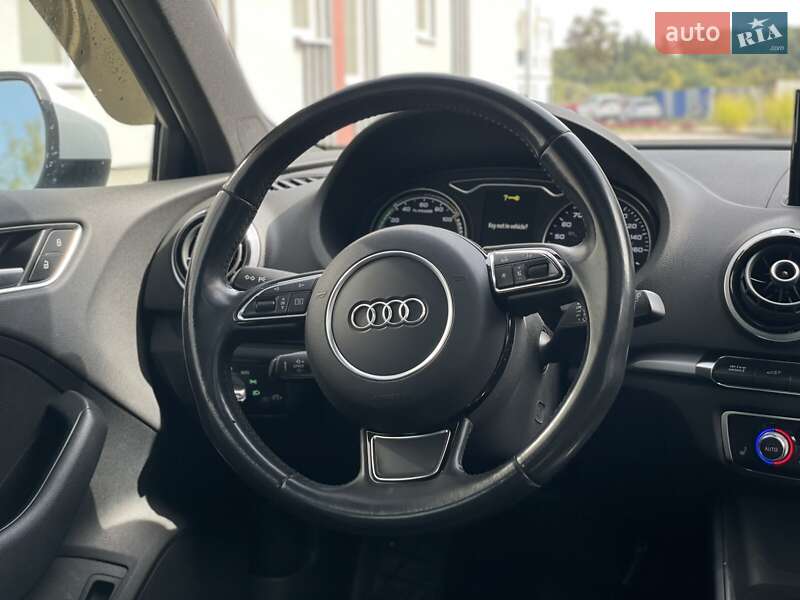 Хэтчбек Audi A3 2016 в Днепре