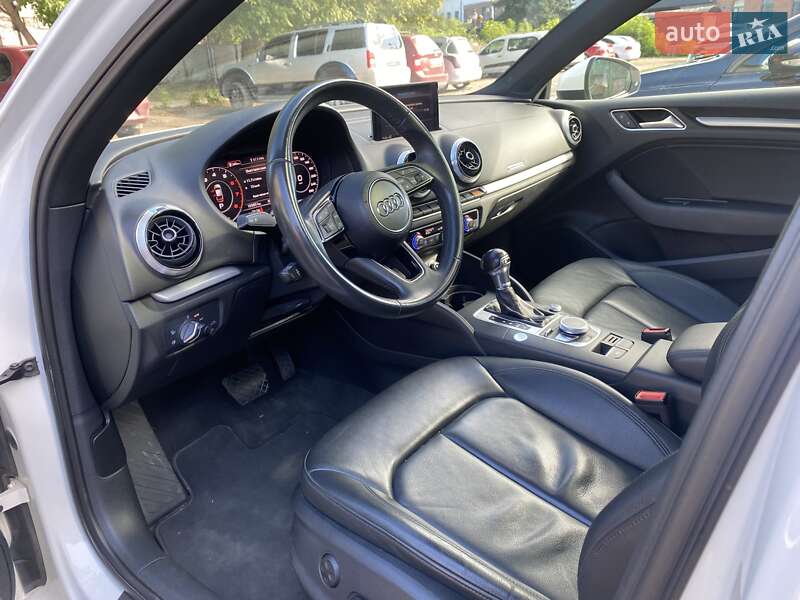 Седан Audi A3 2018 в Львове