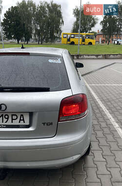 Хэтчбек Audi A3 2004 в 