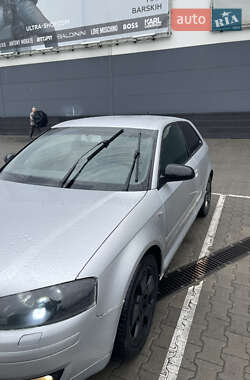 Хэтчбек Audi A3 2004 в 