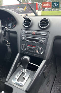 Хэтчбек Audi A3 2004 в 