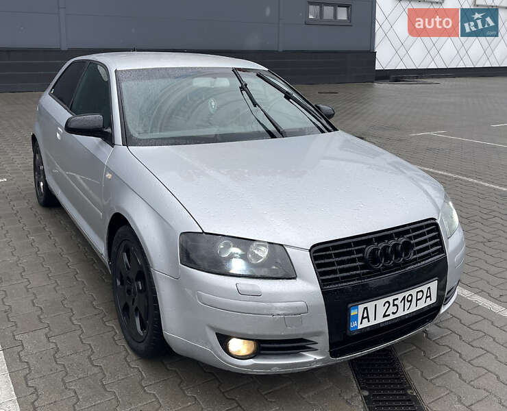 Хэтчбек Audi A3 2004 в 