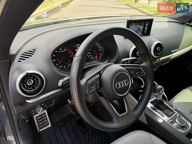 Седан Audi A3 2017 в Киеве