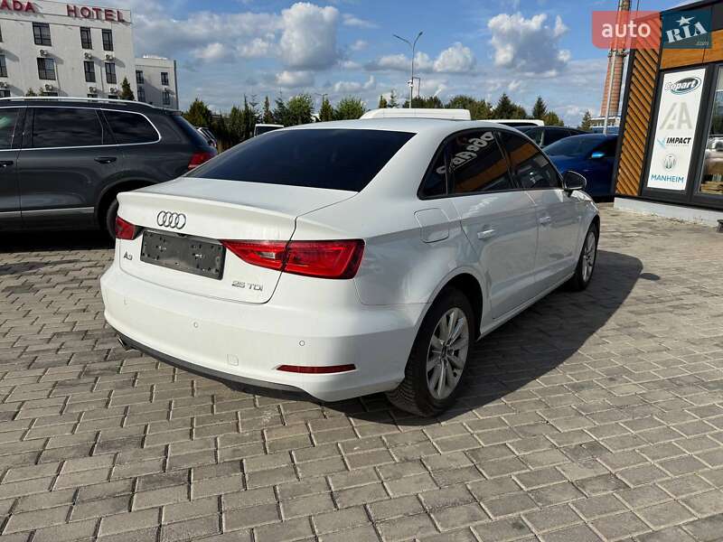 Седан Audi A3 2015 в Львове