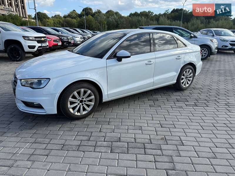 Седан Audi A3 2015 в Львове