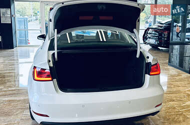 Седан Audi A3 2016 в 