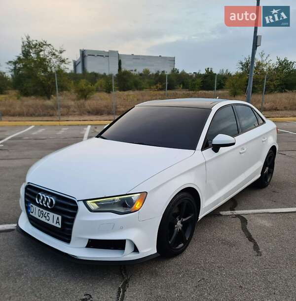 Седан Audi A3 2015 в Запорожье