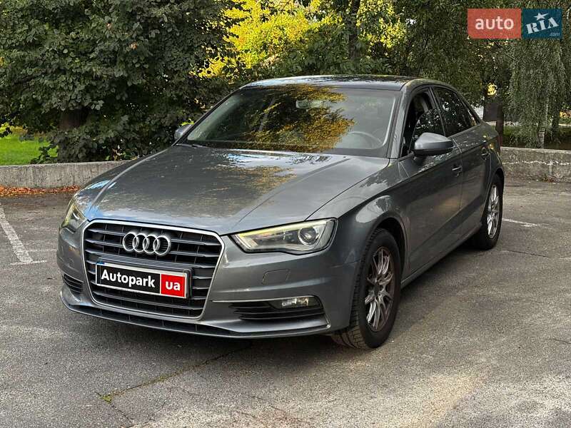 Седан Audi A3 2016 в Киеве