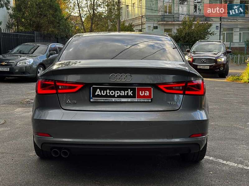 Седан Audi A3 2016 в Киеве