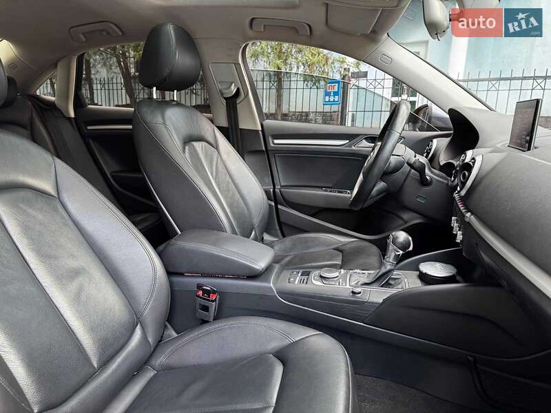 Седан Audi A3 2016 в Киеве