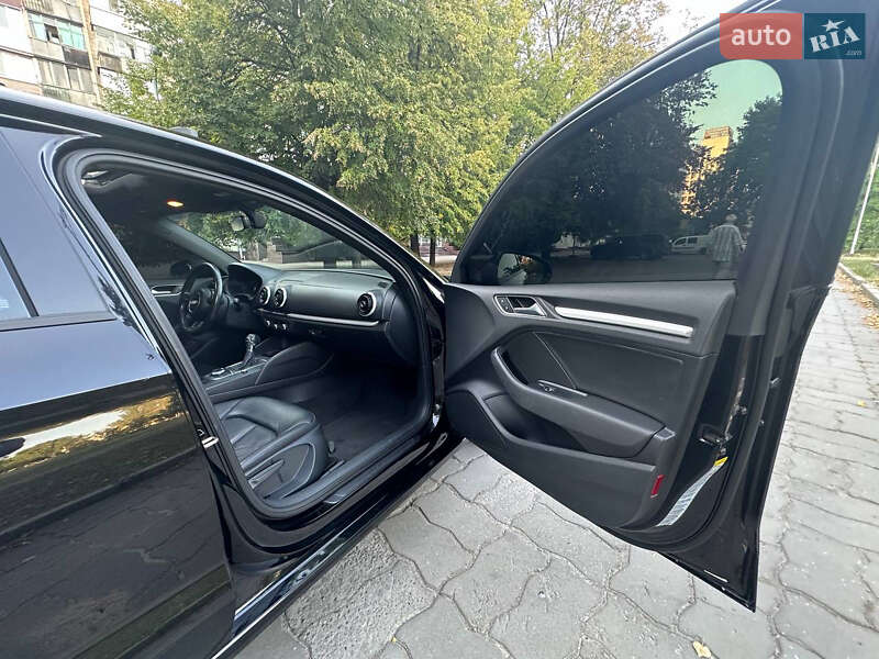 Седан Audi A3 2015 в Запоріжжі