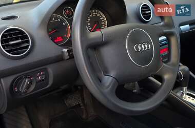Хэтчбек Audi A3 2004 в 