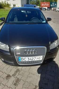Хэтчбек Audi A3 2004 в 