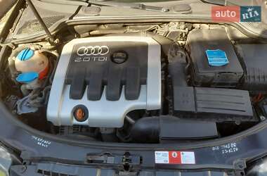 Хэтчбек Audi A3 2004 в 