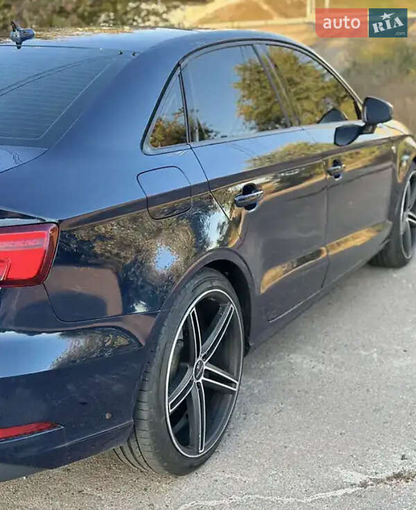 Седан Audi A3 2016 в Чернівцях
