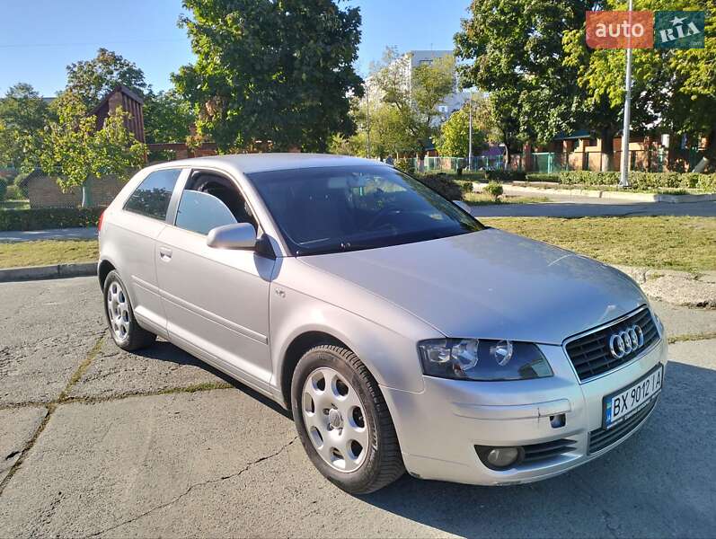 Хэтчбек Audi A3 2003 в 