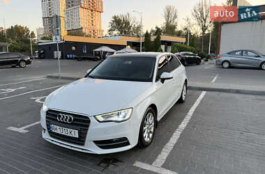 Хэтчбек Audi A3 2015 в 