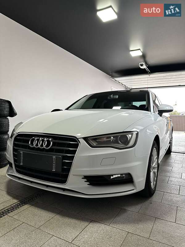 Седан Audi A3 2016 в 