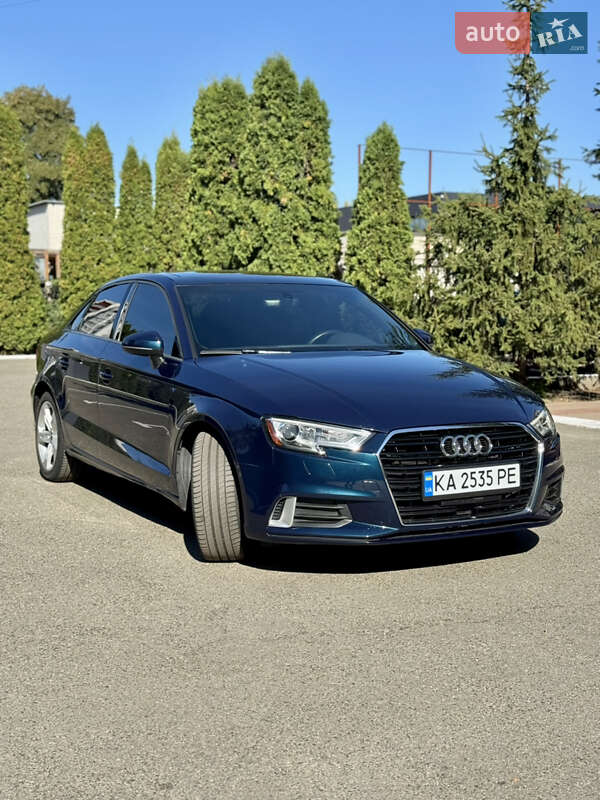 Седан Audi A3 2016 в Киеве