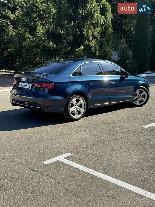 Седан Audi A3 2016 в Киеве