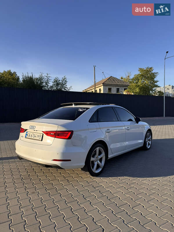 Седан Audi A3 2015 в Киеве