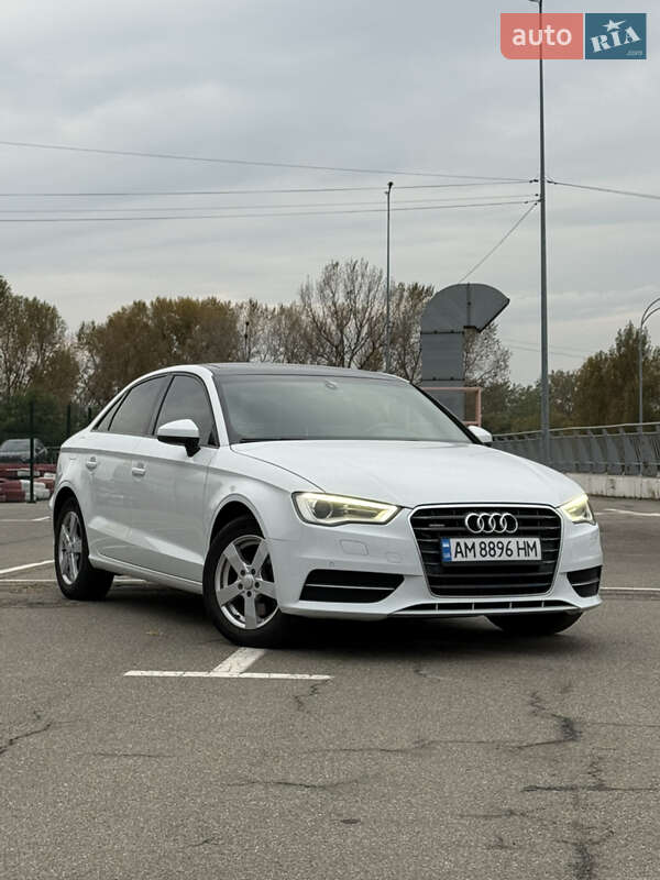 Седан Audi A3 2015 в 