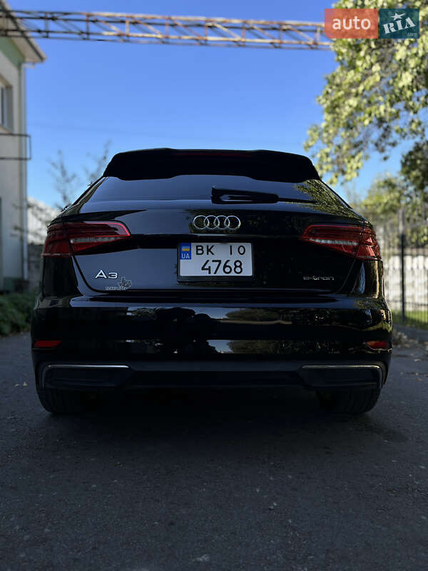 Седан Audi A3 2017 в Ровно