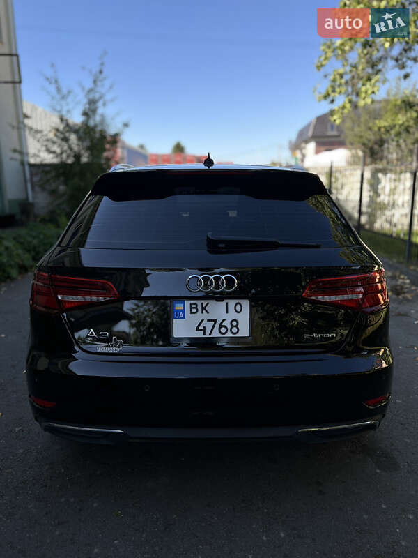 Седан Audi A3 2017 в Ровно