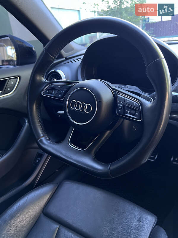 Седан Audi A3 2017 в Ровно
