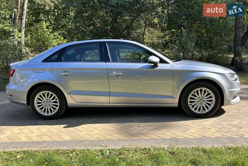 Седан Audi A3 2016 в Ирпене