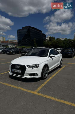 Седан Audi A3 2018 в Киеве