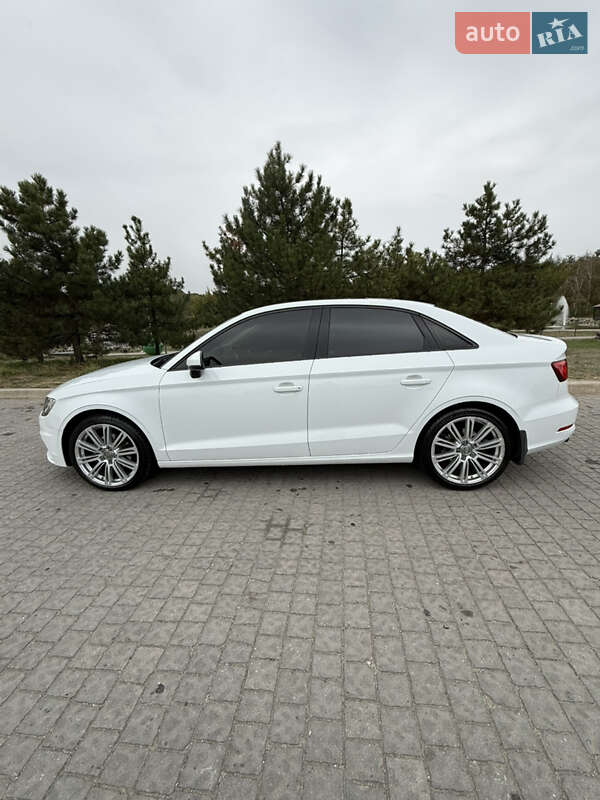 Седан Audi A3 2016 в Запорожье