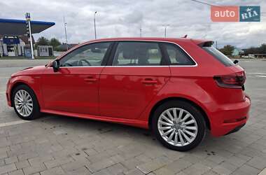 Хетчбек Audi A3 2015 в 