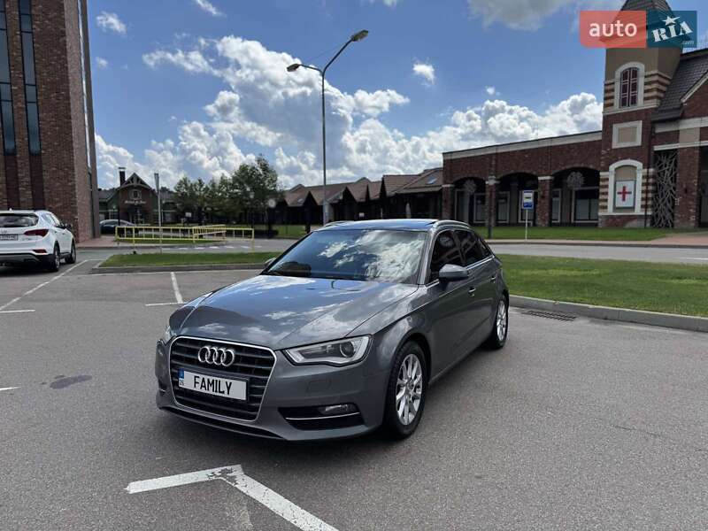 Хэтчбек Audi A3 2016 в Киеве