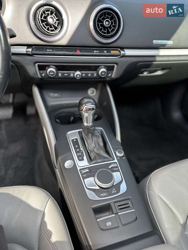Седан Audi A3 2016 в Киеве