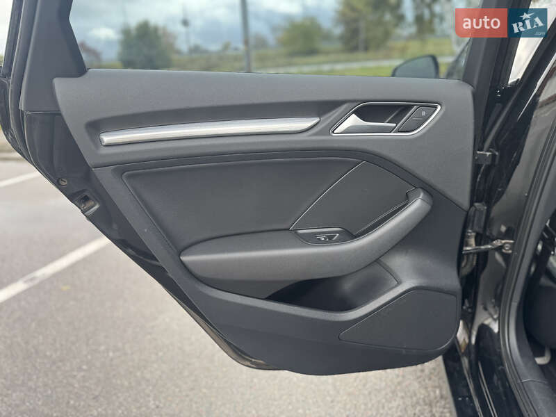 Седан Audi A3 2015 в Киеве