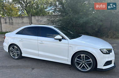 Седан Audi A3 2016 в 