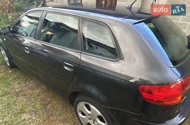 Хэтчбек Audi A3 2004 в 