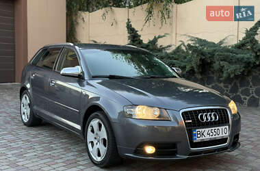 Хэтчбек Audi A3 2004 в 